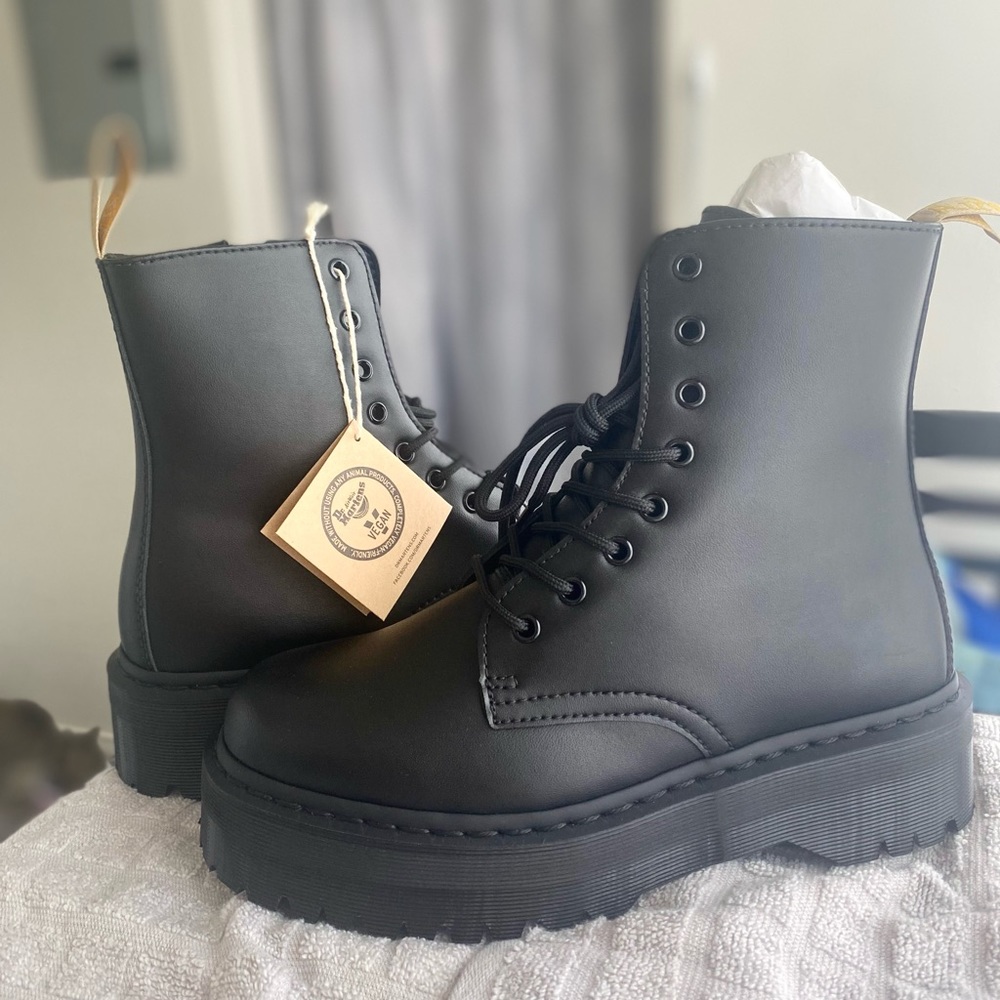 DR.MARTEN VEGAN PLATFORM BOOTS US-M9/US-L10